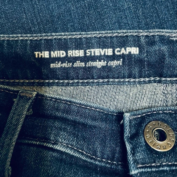 AG Stevie Capri Mid Rise Slim Straight Released Hem Slits Med Blue Denim Size 29 - Picture 7 of 13